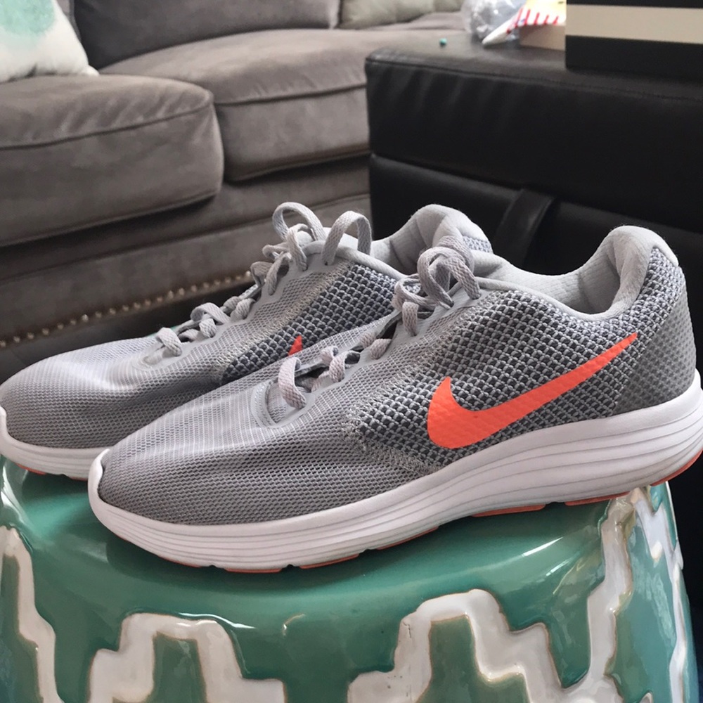 Like new Nike Revolution 3 Shoes!
